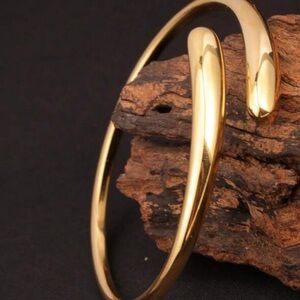 Gold Bypass Minimalist Bracelet, Sculptural Open Bangle, Modern Polished Metal